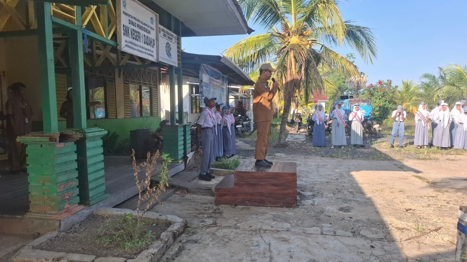 Upacara Bendera SMKN 1 Dadahup Tahun Ajaran Baru
