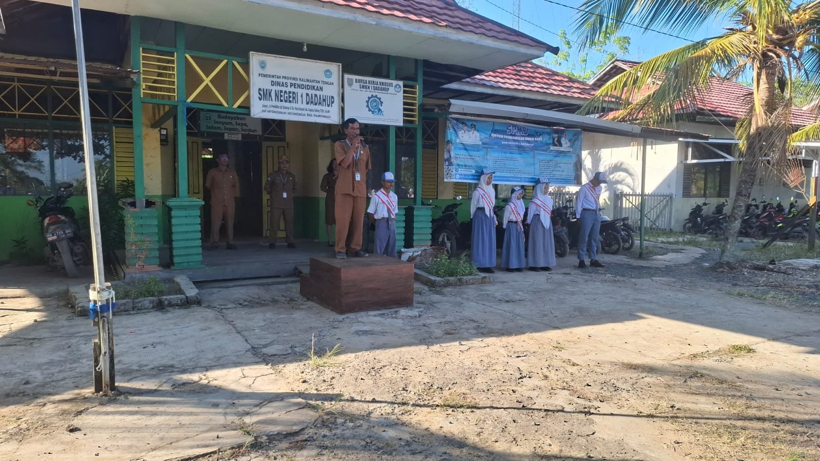 Pembina Upacara Tekankan Pentingnya Akhlak Mulia