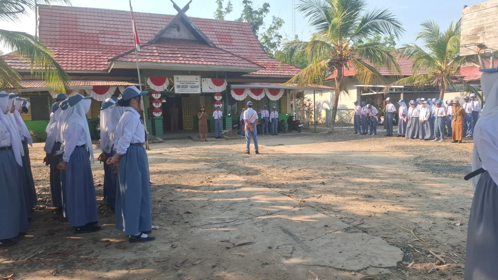Keseriusan dan Makna di Balik Upacara Bendera